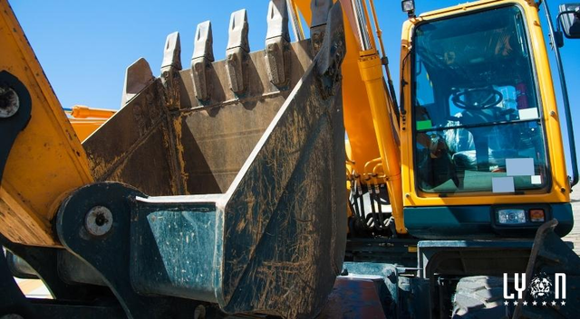 Heavy equipment inspection checklist: pre-start, warm-up, and shutdown